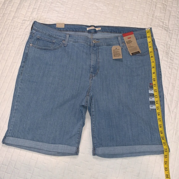 NWT Levi’s Classic Bermuda Denim Shorts, Cuffed Hem, Pin Stripes, Size 24W - Picture 14 of 15
